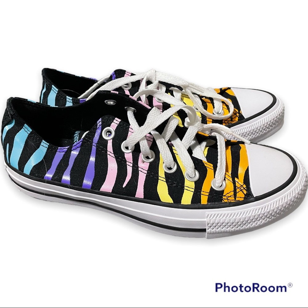 Woman’s size 7 rainbow zebra converse new